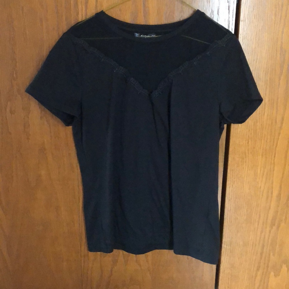 Black v neck tee.
